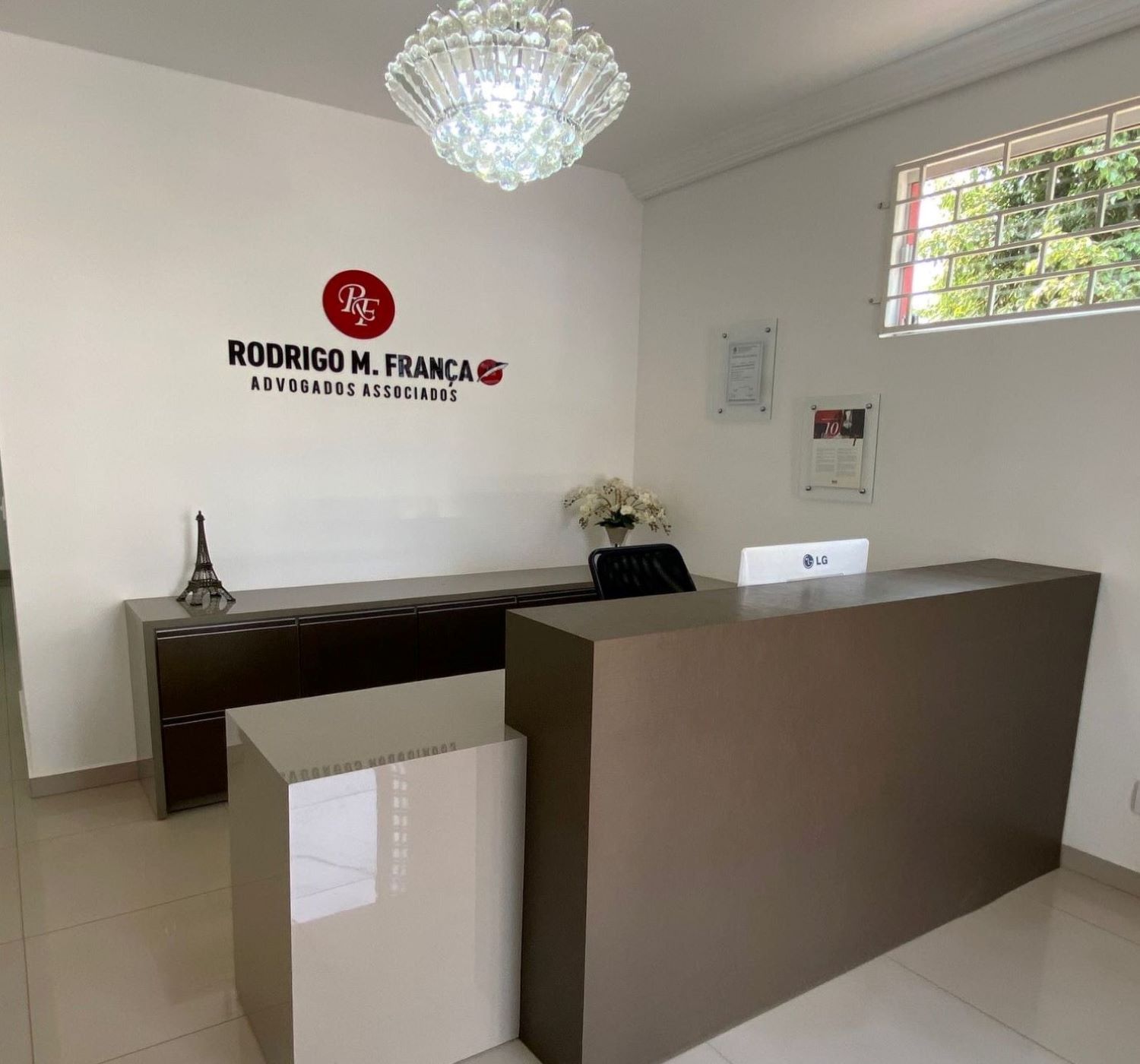 RODRIGO M. FRANÇA<br/>Advogados Associados